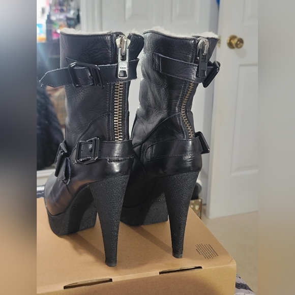 Burberry Authentic Biker Ankle Shearling Lined Boot In Black Size 9 (40) - Picture 4 of 16